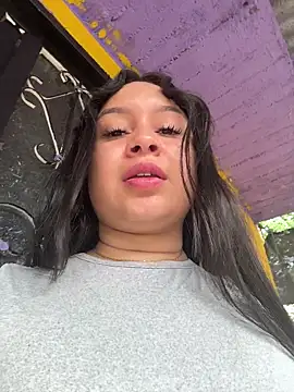 Pretty Isadora online show from March 28, 7:35 pm