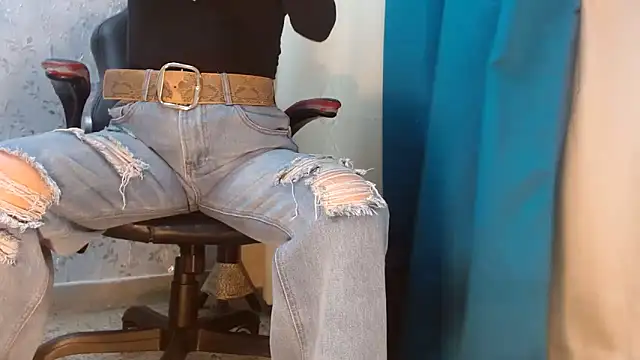 Samantabrown  online show from November 19, 11:10 am