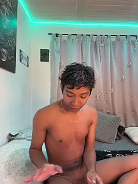 alejo cute online show from May 26, 1:18 pm