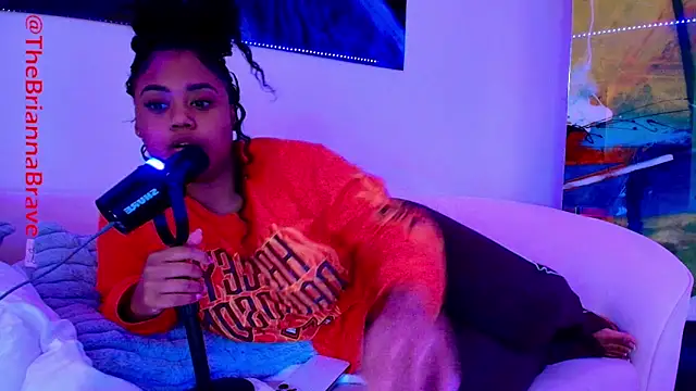 Snapshot of BriannaBrave chatting on June 24, 9:58 pm BriannaBrave online show from June 24, 9:58 pm