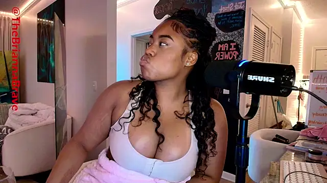 Snapshot of BriannaBrave chatting on June 26, 11:31 pm BriannaBrave online show from June 26, 11:31 pm