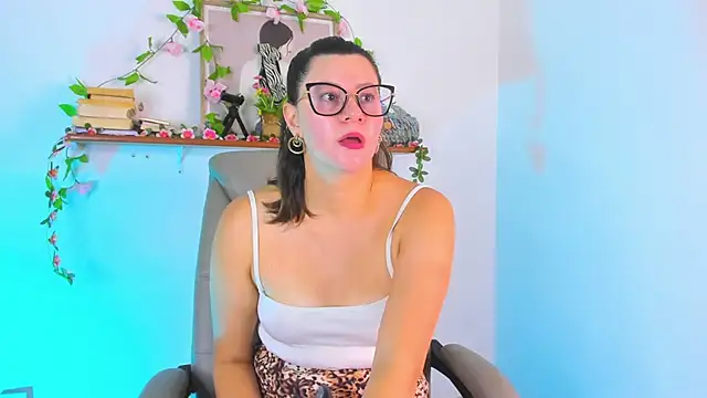 Chanelll Taylorr  online show from March 7, 12:57 pm