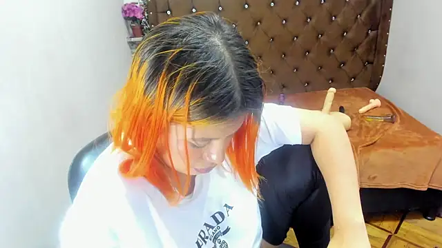 CurvyJulieth online show from December 21, 7:13 am