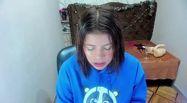 CurvyJulieth online show from December 27, 7:29 am