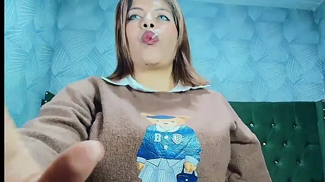 CurvyJulieth online show from May 4, 11:23 pm