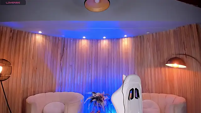 SamanthaKlein  online show from February 20, 3:45 am