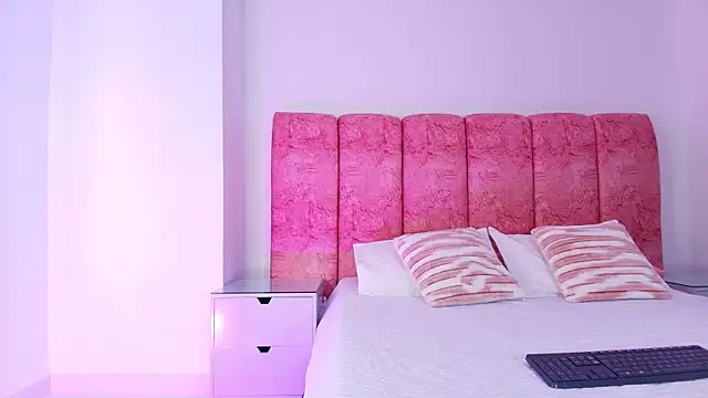 kendal rossi online show from December 5, 12:03 pm