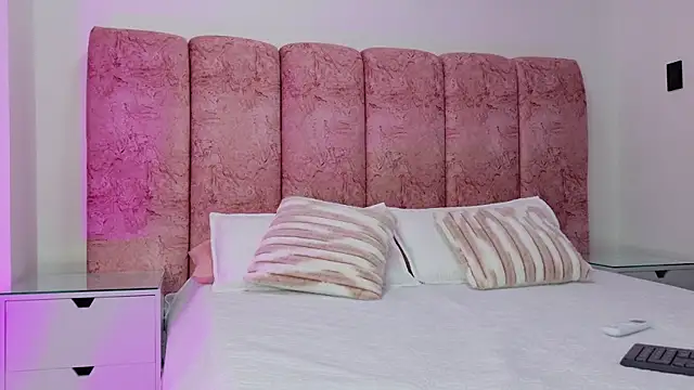 kendal rossi online show from January 11, 11:59 am