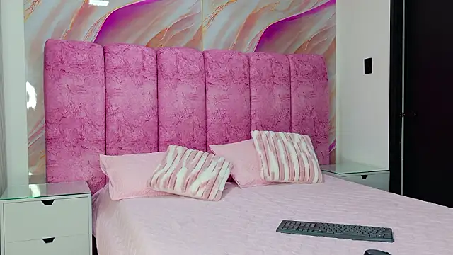 kendal rossi online show from February 18, 12:01 pm