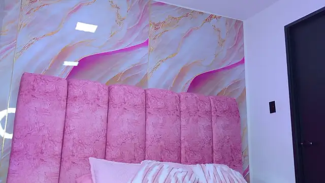 kendal rossi online show from March 26, 12:00 pm