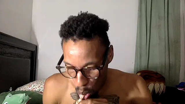 Snapshot of KingDerRico chatting on September 15, 1:05 am KingDerRico online show from September 15, 1:05 am