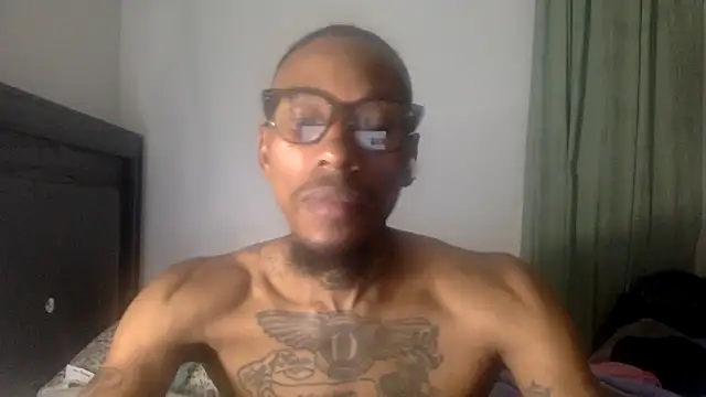 Snapshot of KingDerRico chatting on October 9, 12:30 am KingDerRico online show from October 9, 12:30 am