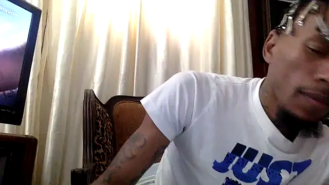 Snapshot of KingDerRico chatting on October 26, 3:29 pm KingDerRico online show from October 26, 3:29 pm