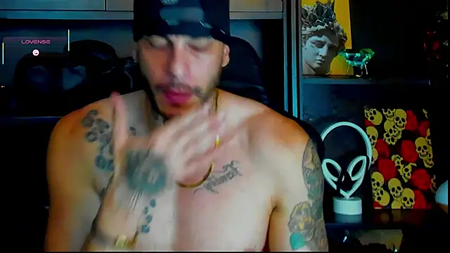 Snapshot of RickG_Oficial chatting on September 19, 12:34 am RickG Oficial online show from September 19, 12:34 am