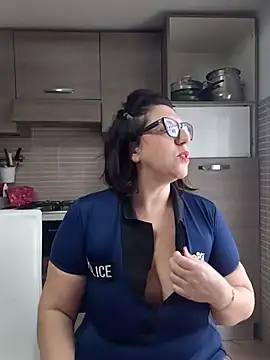 carolyne2023 online show from January 14, 8:20 am