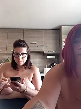 Snapshot of carolyne2023 chatting on July 15, 7:13 am carolyne2023 online show from July 15, 7:13 am