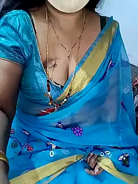 Snapshot of Rani_Darling_99 chatting on January 15, 6:19 pm Rani Darling 99 online show from January 15, 6:19 pm