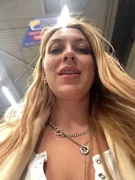 Snapshot of Sweet___Emily chatting on December 4, 8:51 pm Sweet Emily online show from December 4, 8:51 pm