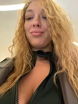 Snapshot of Sweet___Emily chatting on December 19, 2:57 pm Sweet Emily online show from December 19, 2:57 pm