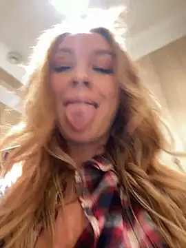 Snapshot of Sweet___Emily chatting on December 25, 3:28 pm Sweet Emily online show from December 25, 3:28 pm