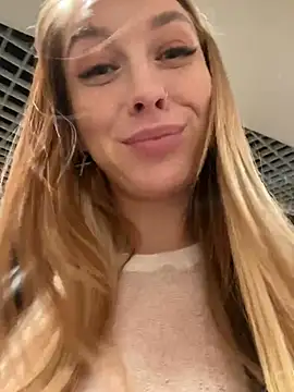 Snapshot of Sweet___Emily chatting on February 13, 2:31 pm Sweet Emily online show from February 13, 2:31 pm