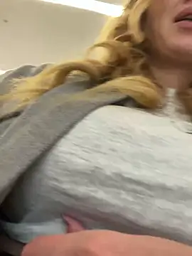 Snapshot of Sweet___Emily chatting on September 18, 1:46 pm Sweet Emily online show from September 18, 1:46 pm