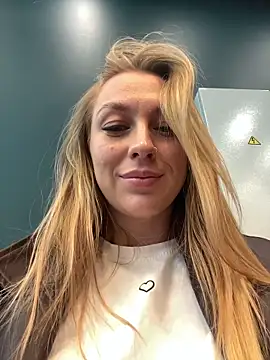 Snapshot of Sweet___Emily chatting on October 3, 1:52 pm Sweet Emily online show from October 3, 1:52 pm