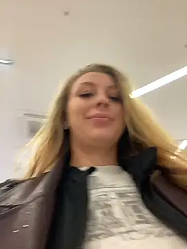 Snapshot of Sweet___Emily chatting on October 16, 1:45 pm Sweet Emily online show from October 16, 1:45 pm