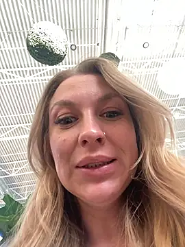 Snapshot of Sweet___Emily chatting on November 4, 11:42 am Sweet Emily online show from November 4, 11:42 am