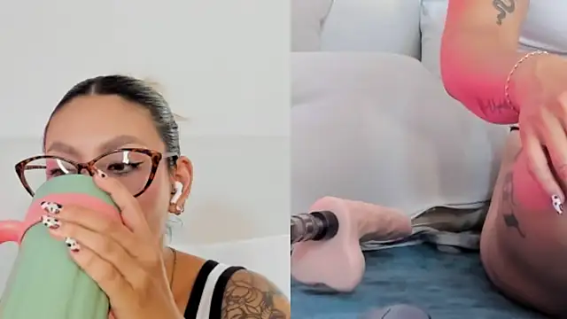 Emily robertss online show from April 1, 7:22 pm