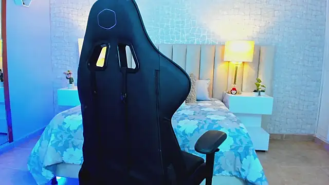 Snapshot of sara_parker069 chatting on December 11, 1:26 am sara parker069 online show from December 11, 1:26 am