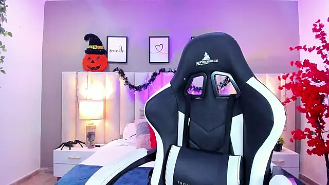 Snapshot of sara_parker069 chatting on October 28, 1:14 pm sara parker069 online show from October 28, 1:14 pm