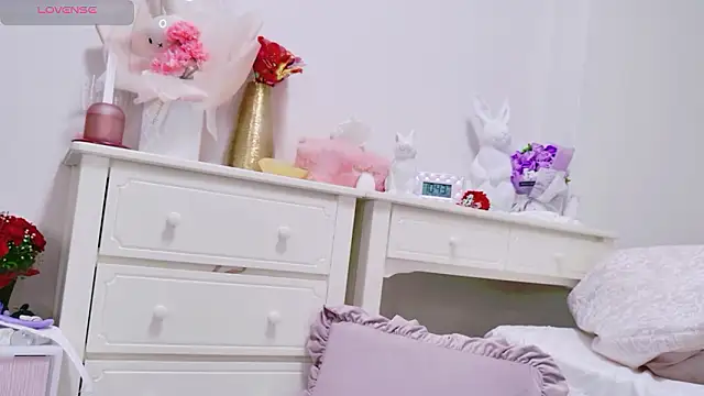 maii- online show from April 7, 1:44 pm