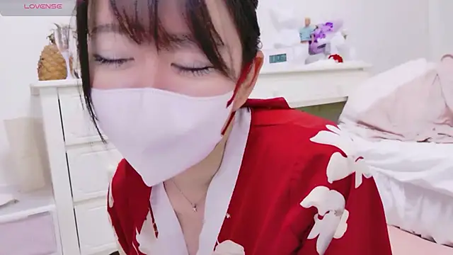 maii- online show from April 16, 2:07 pm