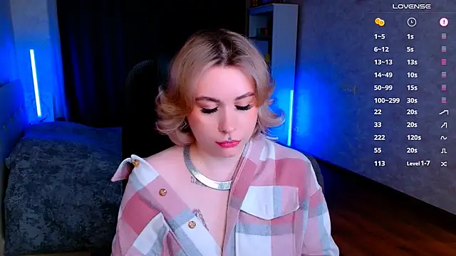 Snapshot of Blueberry-baby chatting on February 2, 8:51 pm Blueberry-baby online show from February 2, 8:51 pm