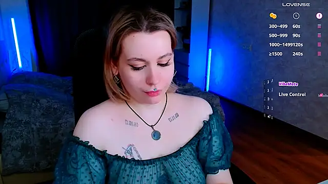 Snapshot of Blueberry-baby chatting on February 23, 9:05 pm Blueberry-baby online show from February 23, 9:05 pm