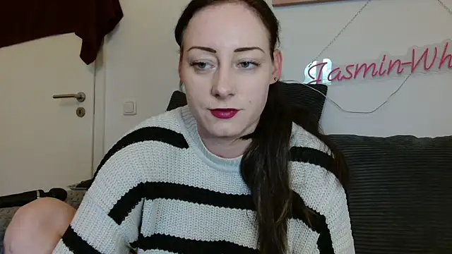 Snapshot of Jasmin-White chatting on April 29, 1:48 pm Jasmin-White online show from April 29, 1:48 pm