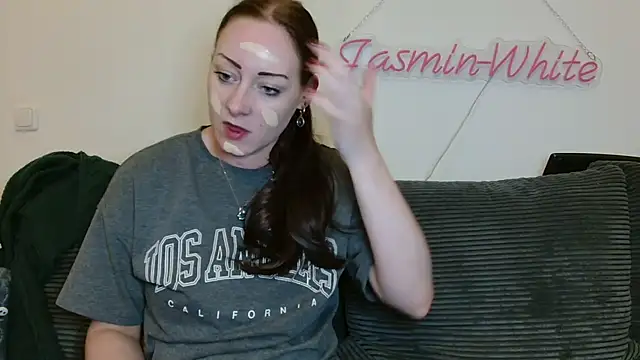 Snapshot of Jasmin-White chatting on June 9, 7:14 pm Jasmin-White online show from June 9, 7:14 pm