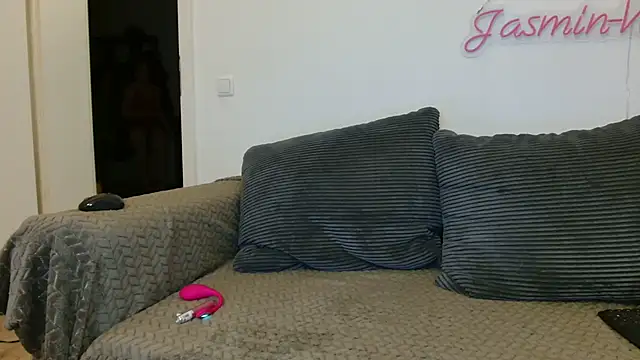 Snapshot of Jasmin-White chatting on July 16, 6:36 pm Jasmin-White online show from July 16, 6:36 pm