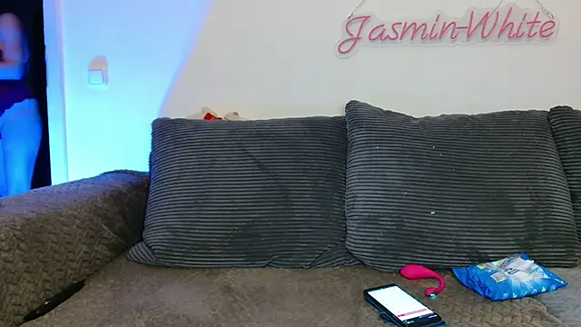 Snapshot of Jasmin-White chatting on August 1, 8:08 pm Jasmin-White online show from August 1, 8:08 pm