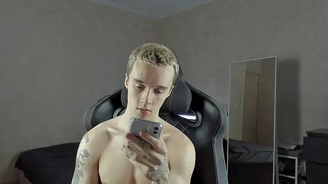 Snapshot of MasonWarholl chatting on December 11, 12:34 pm MasonWarholl online show from December 11, 12:34 pm