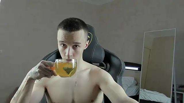 Snapshot of MasonWarholl chatting on December 23, 10:33 pm MasonWarholl online show from December 23, 10:33 pm