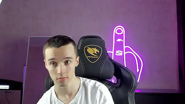 Snapshot of MasonWarholl chatting on January 8, 4:55 am MasonWarholl online show from January 8, 4:55 am