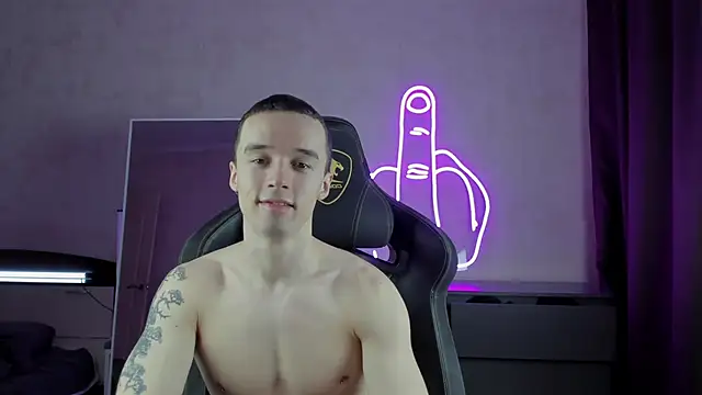 Snapshot of MasonWarholl chatting on January 10, 4:33 am MasonWarholl online show from January 10, 4:33 am