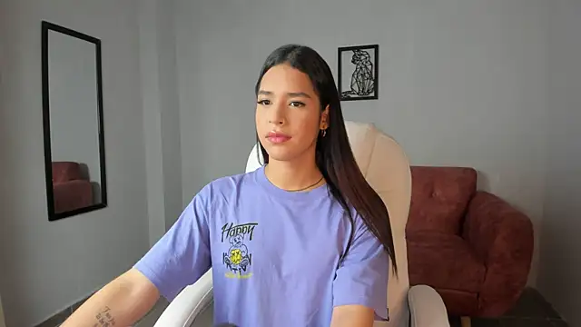 Snapshot of Alice23jones chatting on February 6, 1:54 pm Alice23jones online show from February 6, 1:54 pm