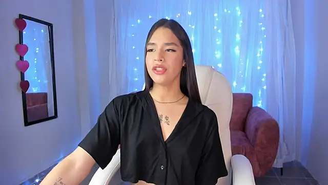 Snapshot of Alice23jones chatting on February 25, 2:44 pm Alice23jones online show from February 25, 2:44 pm