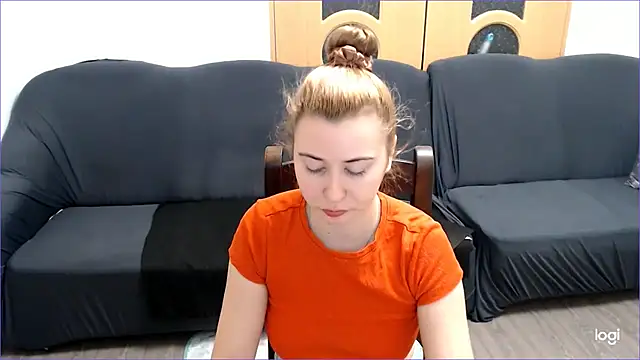 Snapshot of VioletaFlower7 chatting on January 10, 9:13 am VioletaFlower7 online show from January 10, 9:13 am