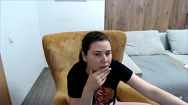 VioletaFlower7 online show from May 17, 7:28 am