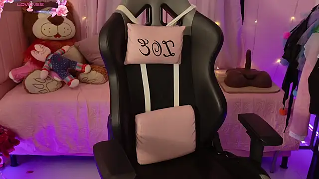 zoesullivan online show from July 8, 9:58 am