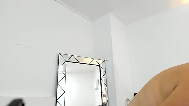 Snapshot of Juliabadlee chatting on December 17, 11:49 pm Juliabadlee online show from December 17, 11:49 pm